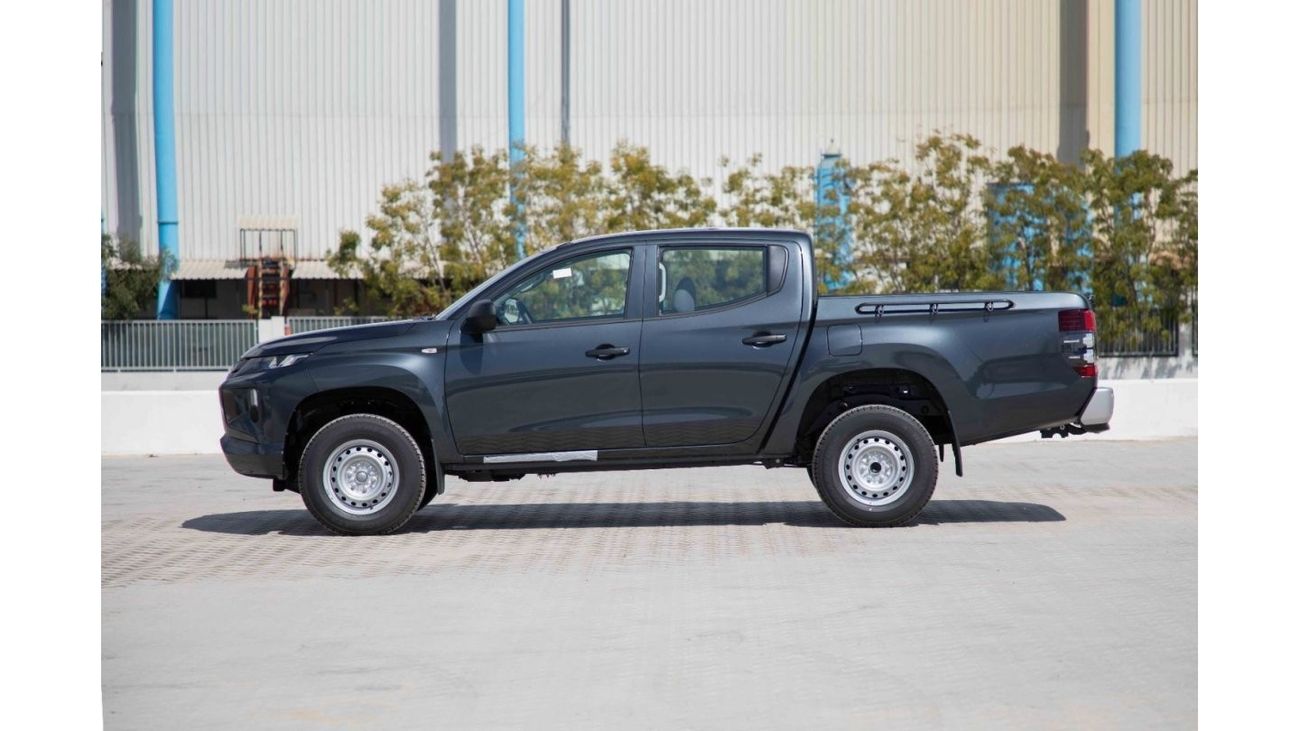 Mitsubishi L200 2023 Mitsubishi L200 2.5 GL - Grey Graphite Metallic	inside Grey Dark