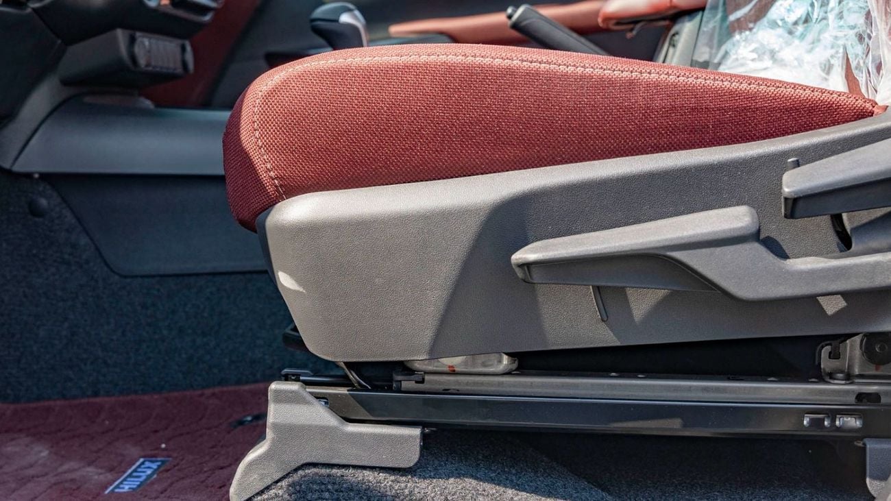 Toyota Hilux 2025 Toyota Hilux SR5 DC 4x4 2.7L Petrol AT (White)