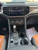 فولكس واجن اطلس R-LINE / 4MOTION / V6 3.6L / فتحة سقف بانورامية / بحالة ممتازة / رادار