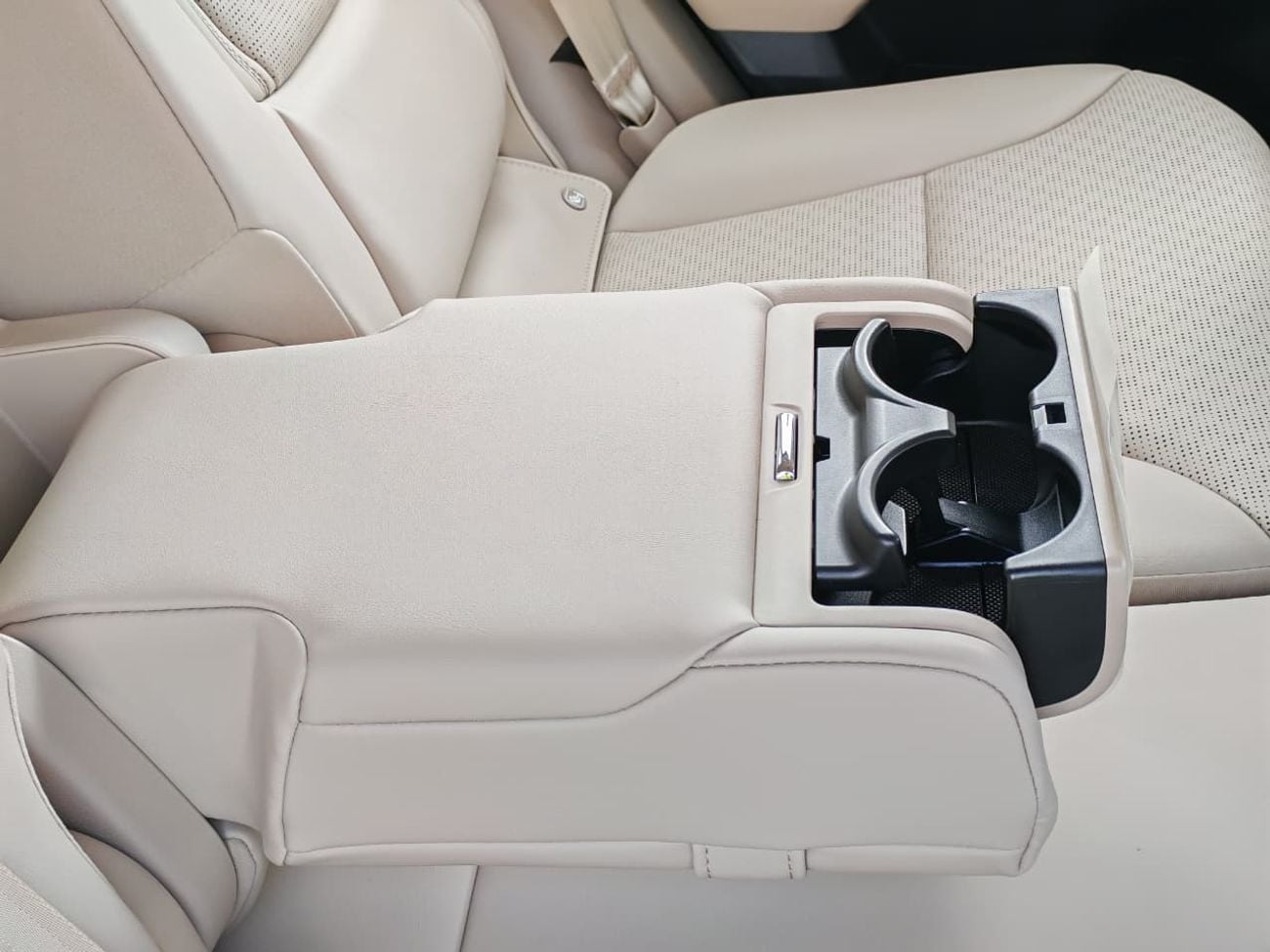 تويوتا لاند كروزر 2025 Toyota Land Cruiser LC300 VX Full-Option with Radar 4.0L V6 Naturally-Aspirated Petrol A/T 4WD