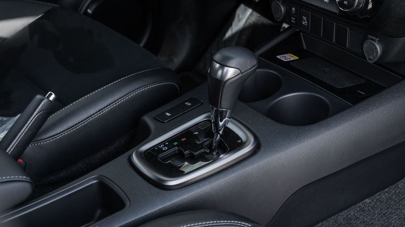 تويوتا هيلوكس GR Sport 2.8L