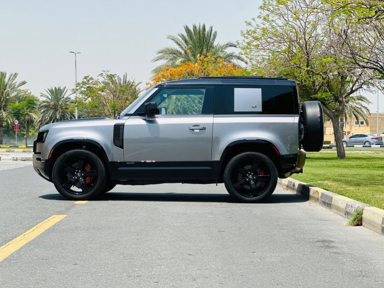 Land Rover Defender P300 90 SE LAND ROVER DEFENDER MODEL 2021 V6 LOW MILAGE