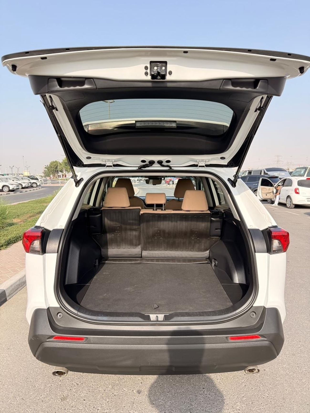 Toyota RAV4 XLE HEV Hybrid XLE 2.5L