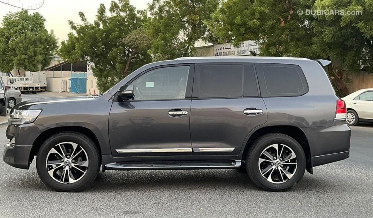 Toyota Land Cruiser 2010 V6 Petrol [Face-Lifted], Leather Seats, 7 Seats, Rear Entertainment, Premium Condition.