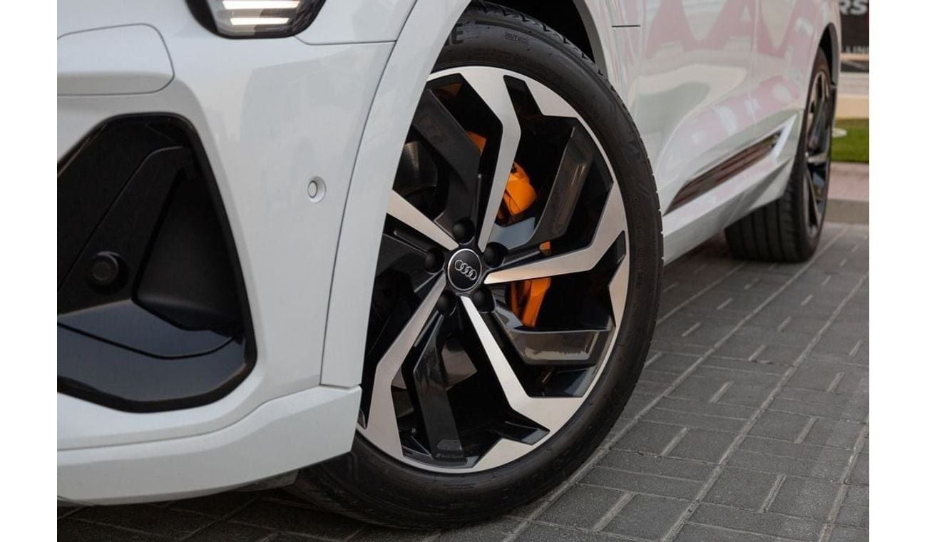 Audi etron 95 kWh Quattro Audi E-Tron 55Quattro S-line Sportback 2020 GCC under Agency Warranty with Flexible D