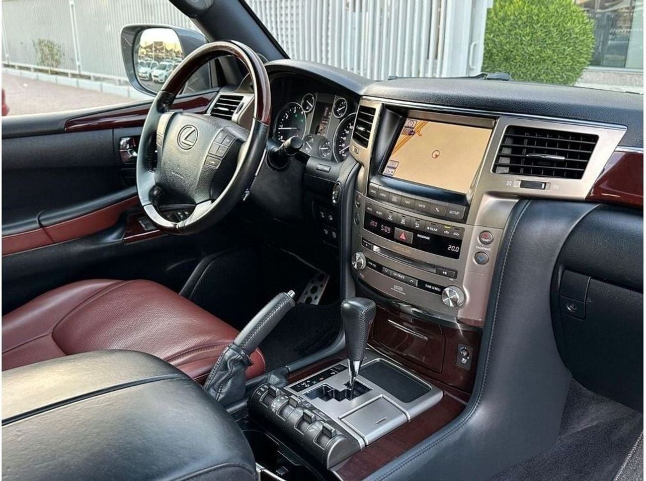 لكزس LX 570 Platinum Signature 5.7L LEXUS LX570s 2014 GCC// ACCIDENTS FREE// FULL OPTIONS// PERFECT CONDITION