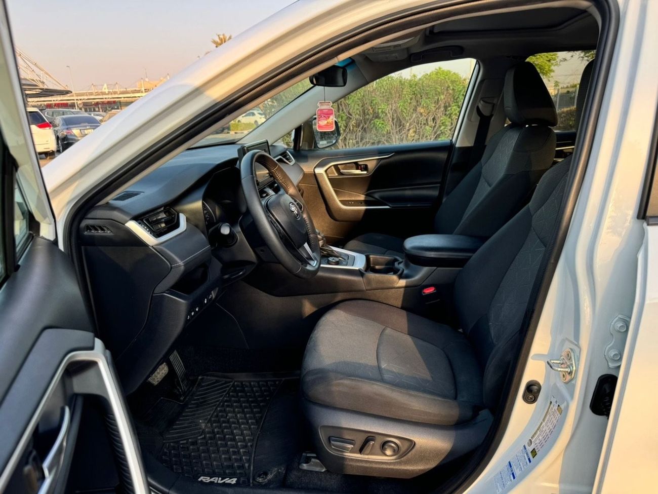 Toyota RAV4 2021 XLE HYBRID HEV SUNROOF FULL OPTION CANADA SPEC