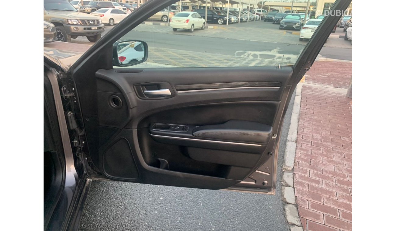 Chrysler 300C Chrysler C300_American_2016_Excellent_Condition _Full option