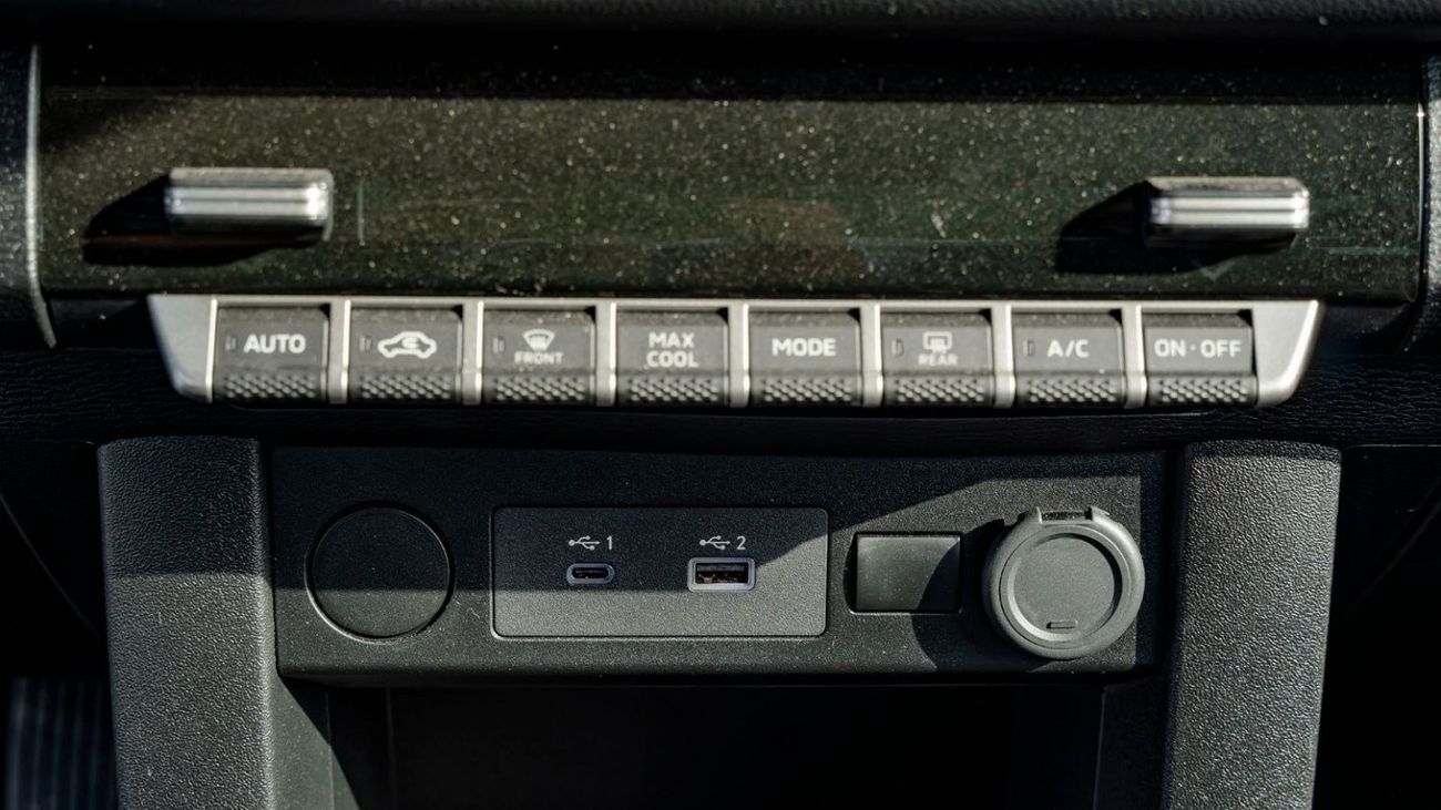 Mitsubishi L200 Mitsubishi L200 2.4L Petrol MT 2024