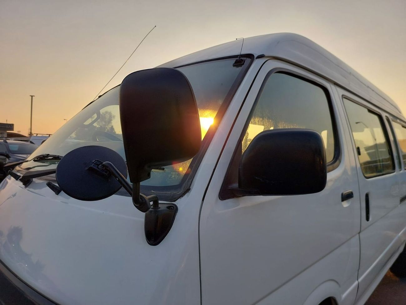 تويوتا هاياس TOYOTA HIACE COMMUTER VAN RHD 2004 MODEL 3.0 L DIESEL MANUAL(PM20757)