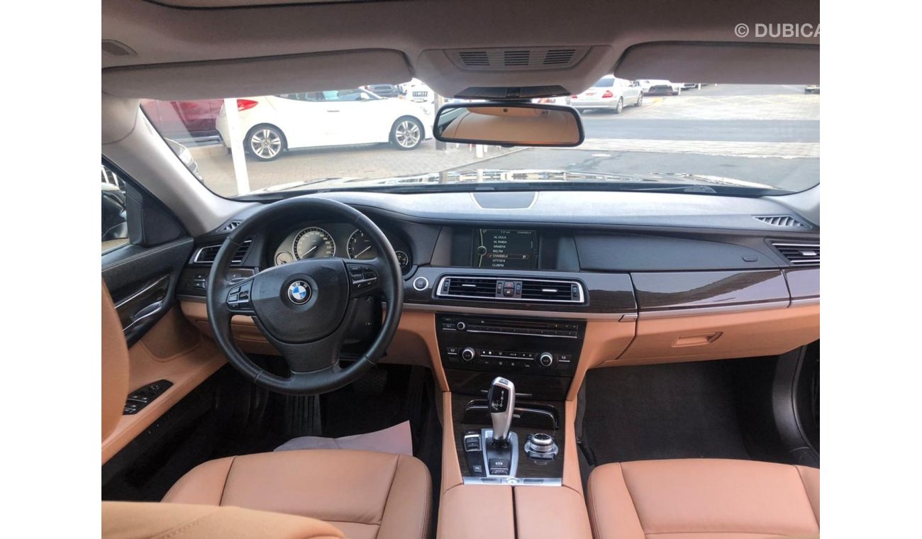 BMW 730Li Bmw 730 model 2012 GCC car prefect condition full option low mileage excellent sound system radio Bl