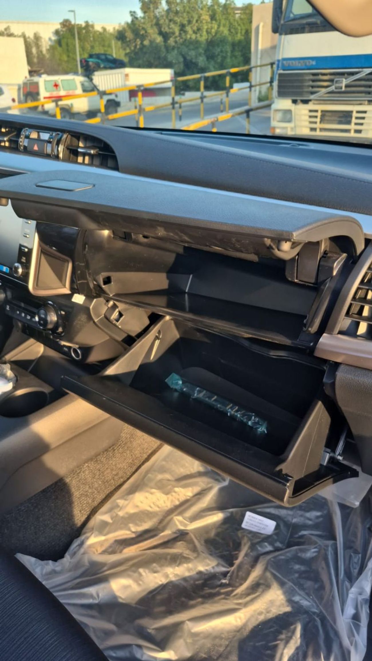 تويوتا هيلوكس TOYOTA HILUX 2.4L DIESEL GLX 4X4 FULL OPTION MY 2025