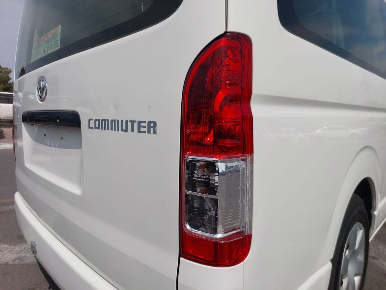 تويوتا هاياس (RAMADAN OFFER) TOYOTA HIACE COMMUTER VAN RHD 2018 MODEL 3.0 L DIESEL AUTOMATIC(PM36021)