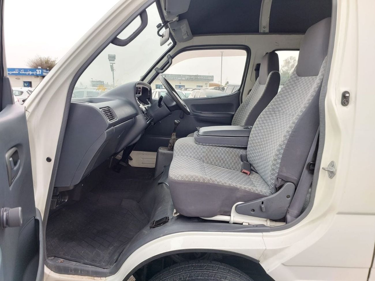 Toyota Hiace TOYOTA HIACE VAN RHD 2003 MODEL 3.0 L DIESEL MANUAL(PM03653)