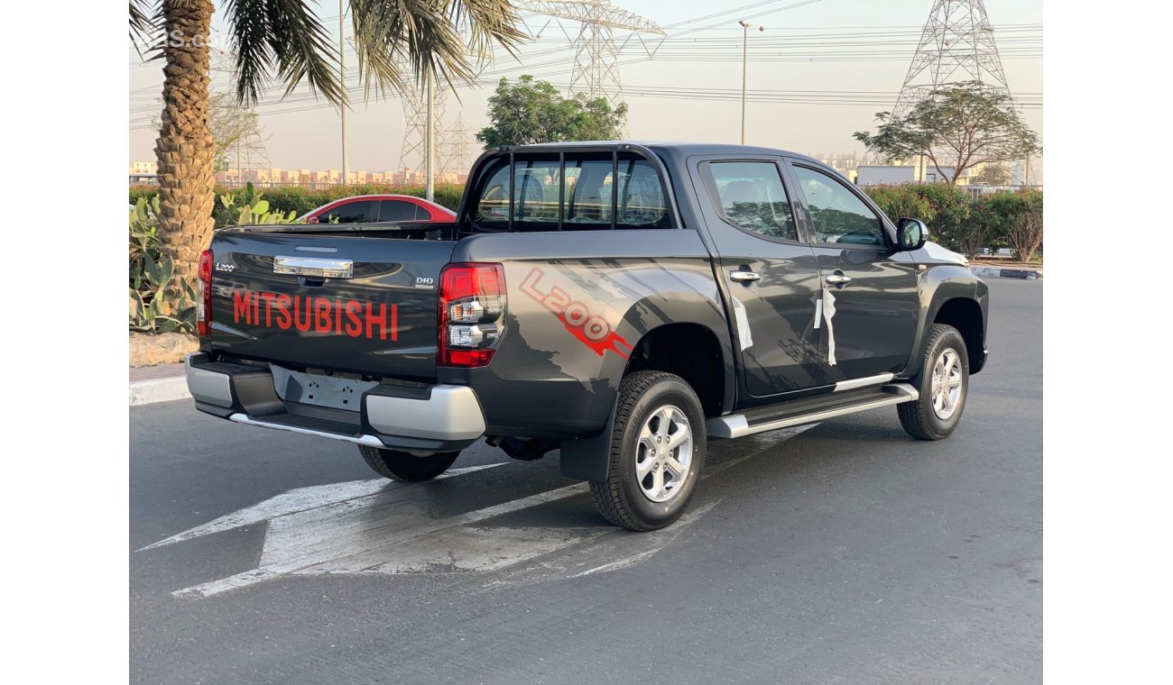 Mitsubishi L200 M/T 2021 Diesel GCC ( Production Jan/2021 ) Full option chrome package / stop lamp