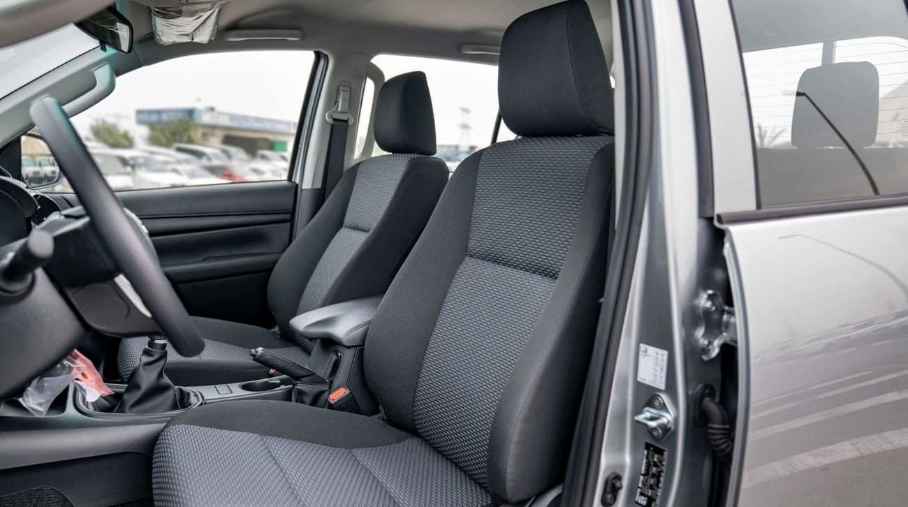 تويوتا هيلوكس Toyota Hilux 2.4L Diesel Mid Option p.window MY2024