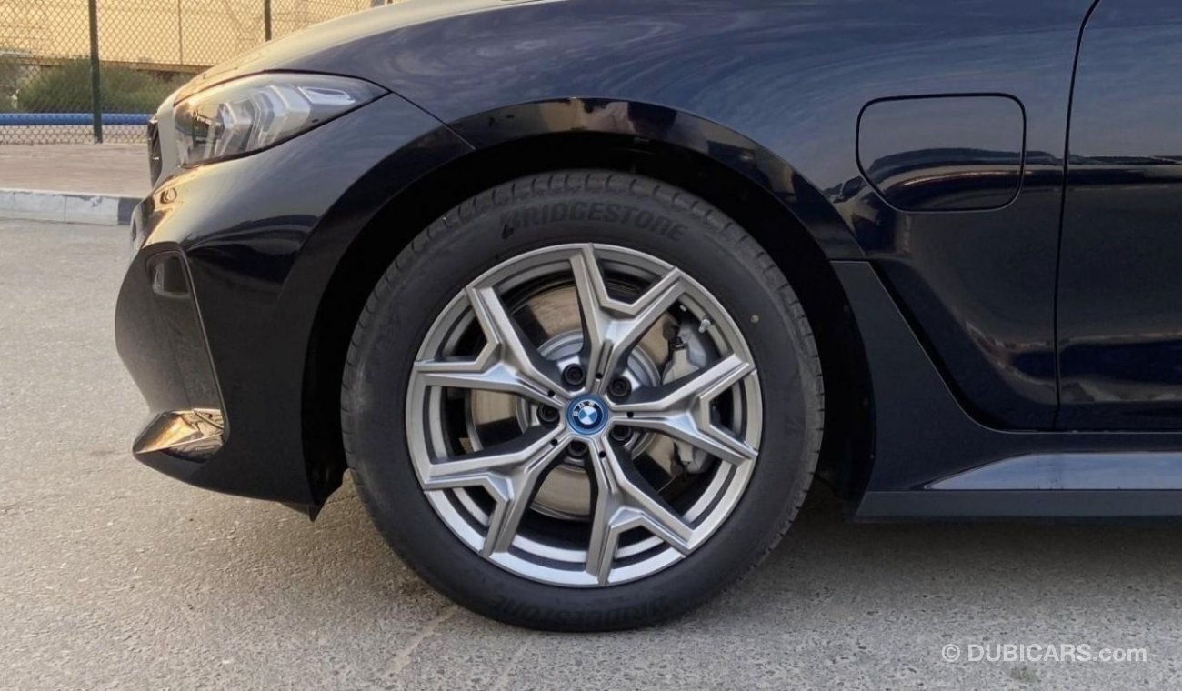 بي أم دبليو i3 BMW I3 E-DRIVE 35L  / 2024 MODEL