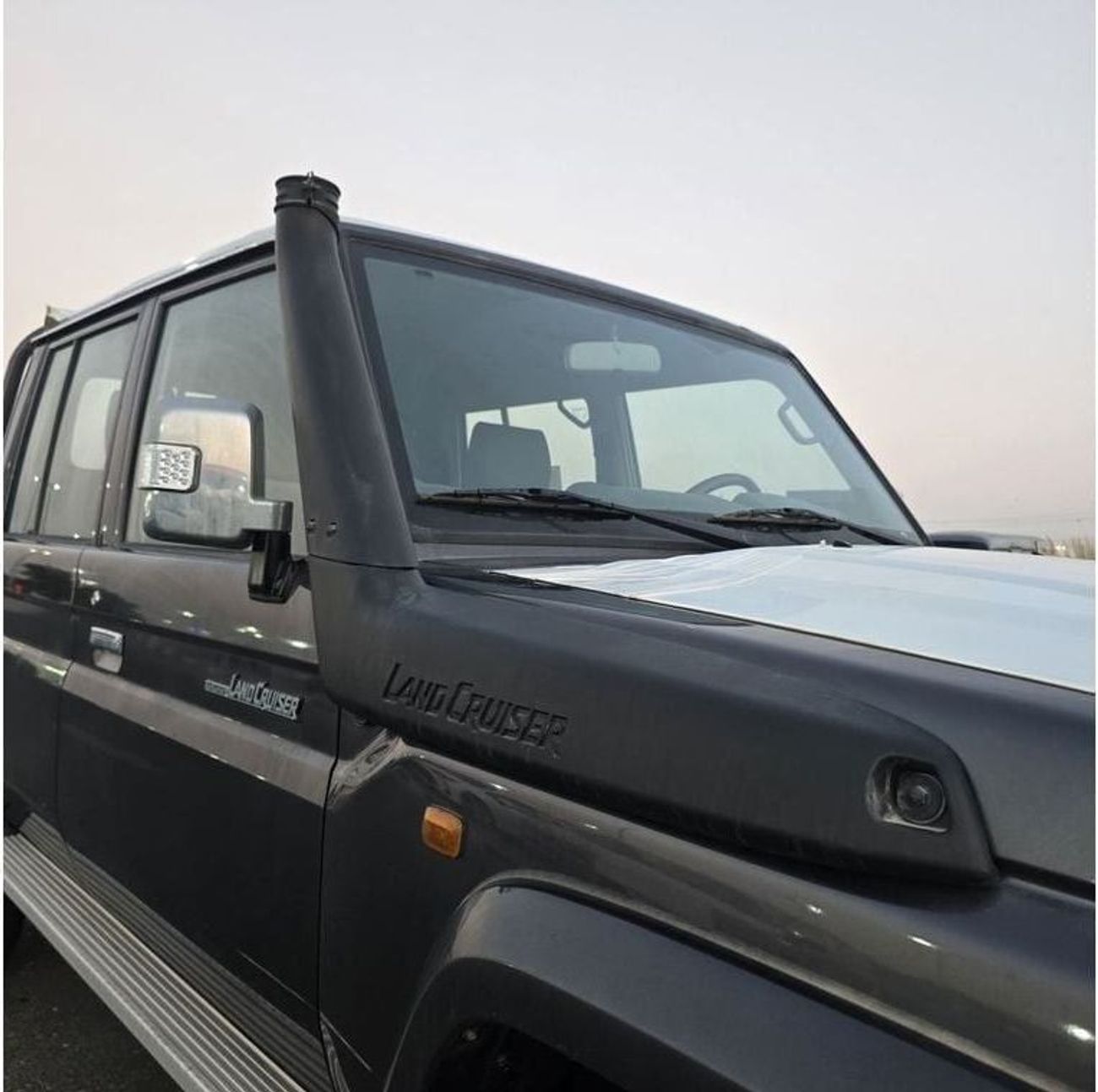 تويوتا لاند كروزر بيك آب 2023 LC79 4.5L V8 Diesel MT Full option