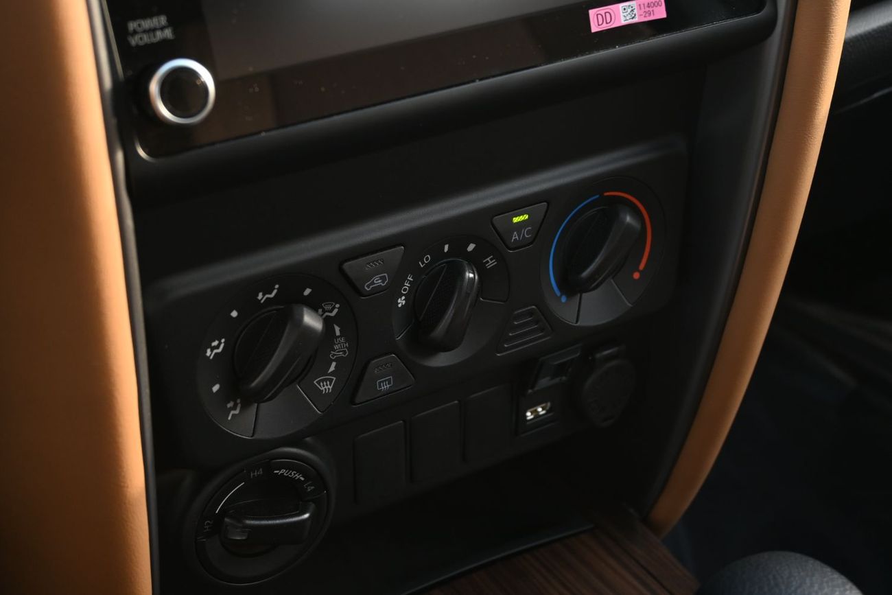 تويوتا فورتونر Toyota Fortuner 2.7L Petrol, Automatic 4WD, Model 2025, Color Black