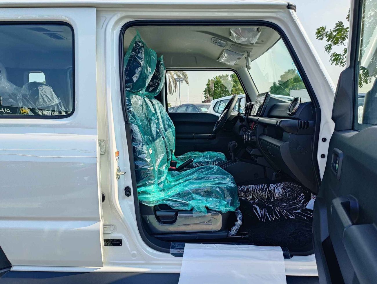 Suzuki Jimny GLX / ALL GRIP OF ROAD / 1.5L V4 / A/T /  9" DISPLAY / 4X4 (CODE # JY15GLX5D)