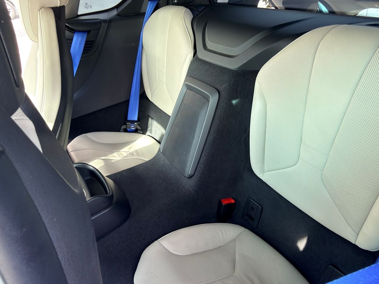 بي أم دبليو i8