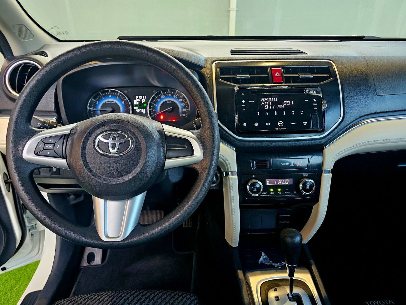 تويوتا راش EX/ PASSENGER 7 SEATS/ LOW MILEAGE