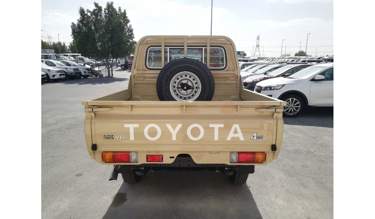 Toyota Land Cruiser Pick Up 2018 Gasoline mid options V6