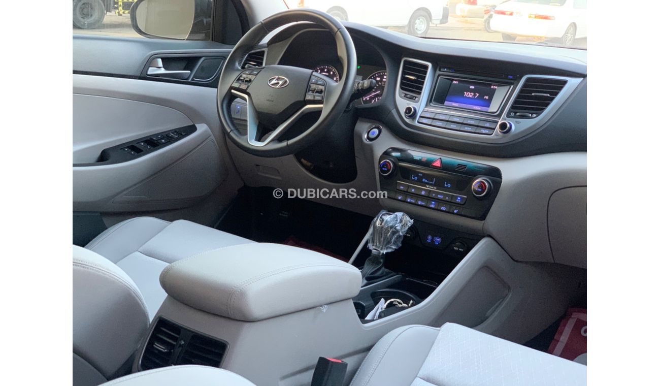 Hyundai Tucson LIMITED TURBO PANORAMIC AND ECO 1.6L V4 2017 AMERICAN SPECIFICATION