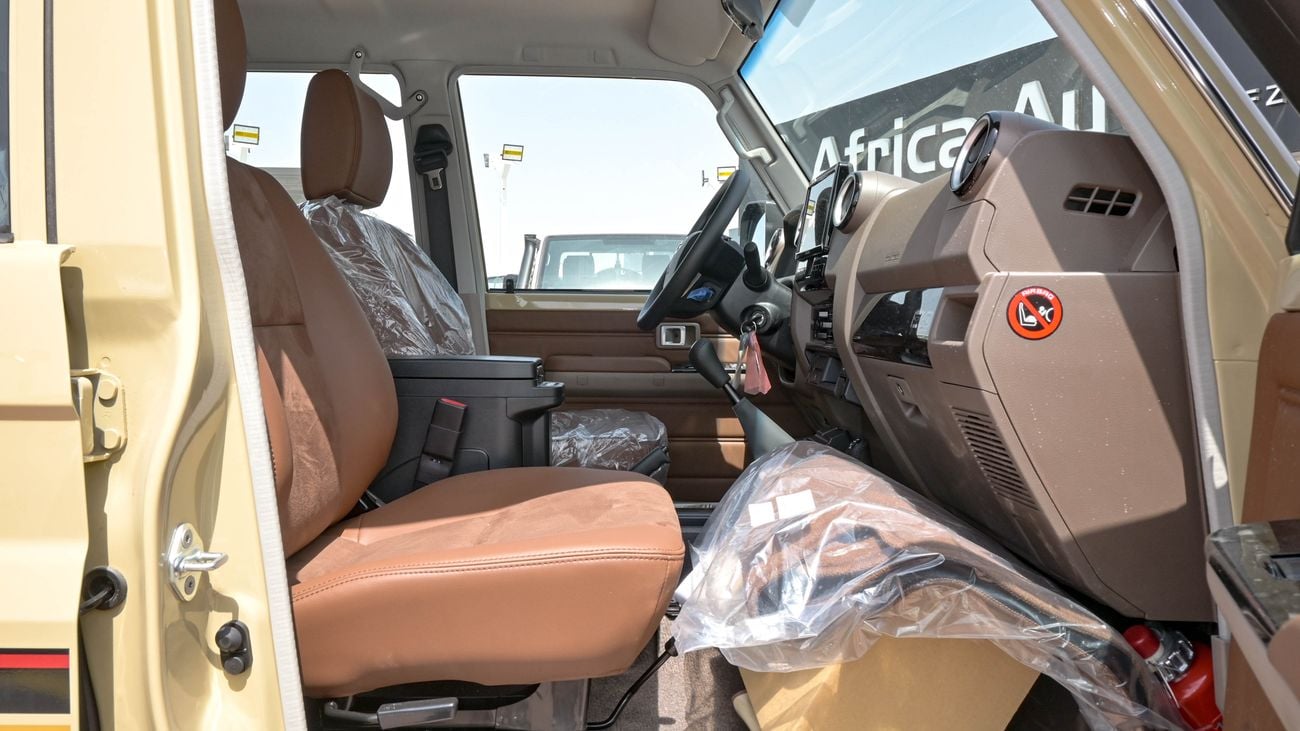 Toyota Land Cruiser 76 2.8 MT full option 2025
