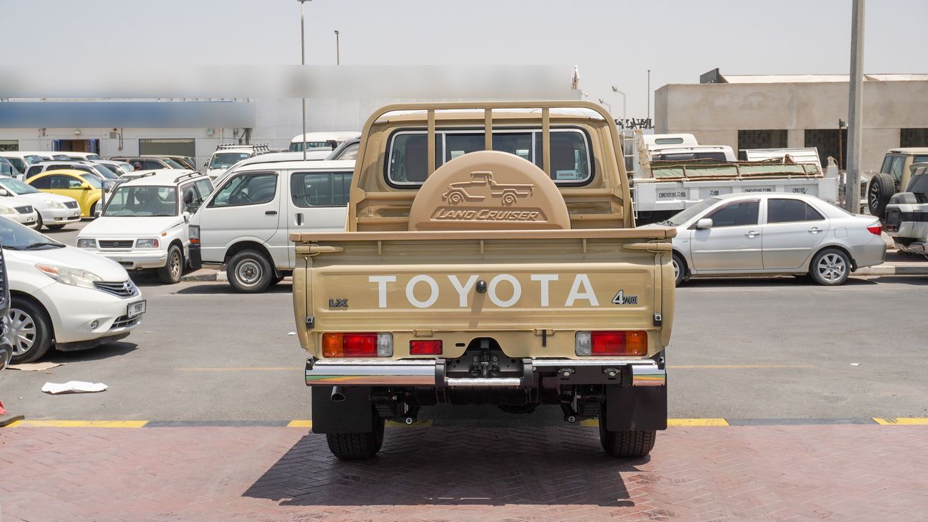 Toyota Land Cruiser Pick Up LX 2.8L Diesel Double Cabin A/T