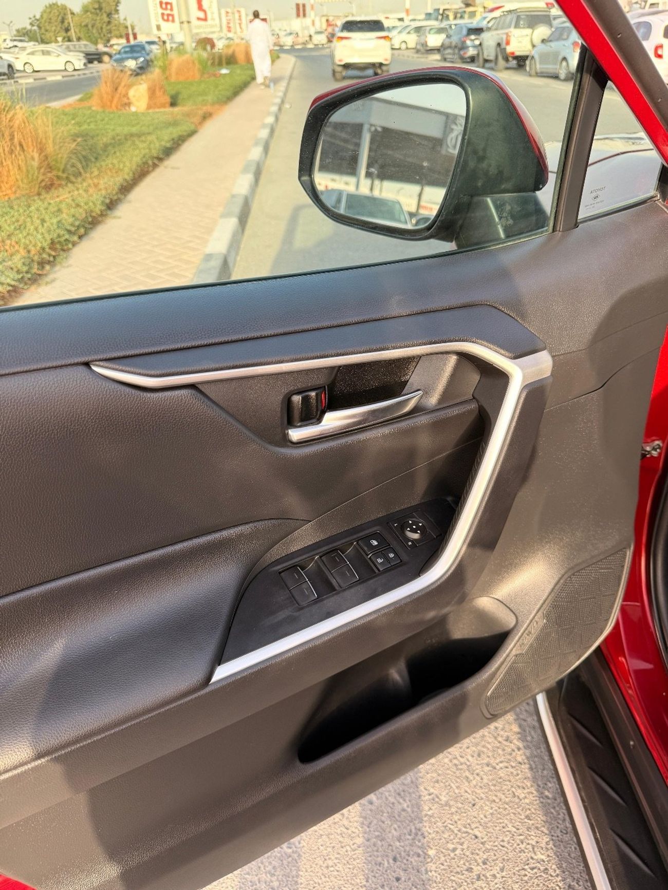 تويوتا راف ٤ XLE 2.5L