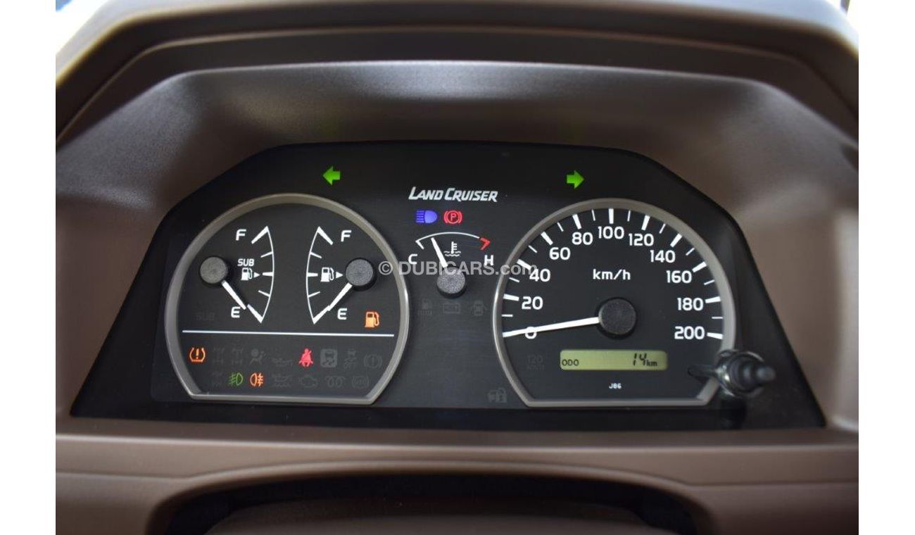 Toyota Land Cruiser Pick Up Single Cab  Dlx V8 4.5l Diesel 4wd Manual Transmission