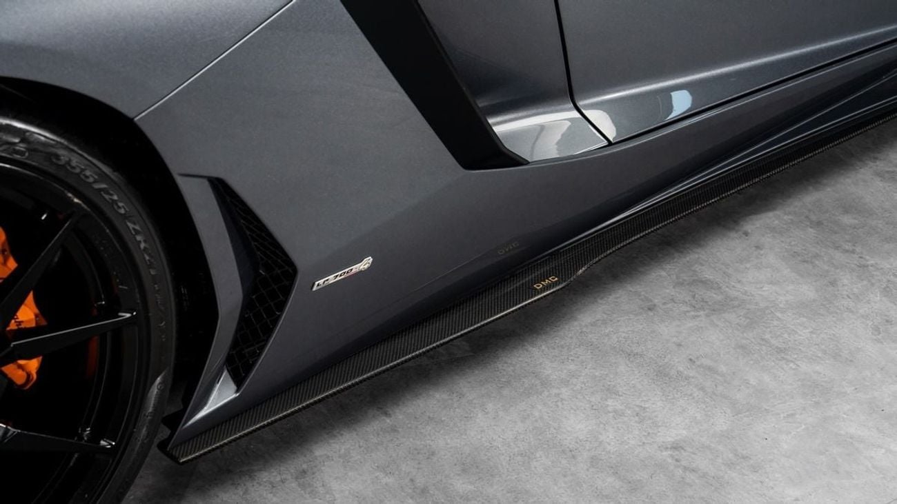 لامبورغيني أفينتادور ROADSTER