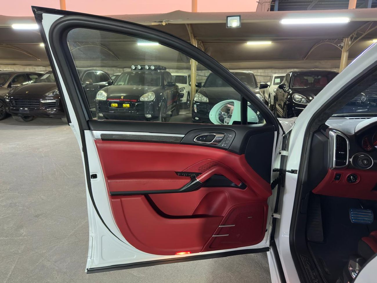 Porsche Cayenne Turbo S 4.8L (570 HP) 2016 | FULL SERVICE HISTORY | CARBON CERAMIC BRAKES (PCCB) | FULL SPEC!