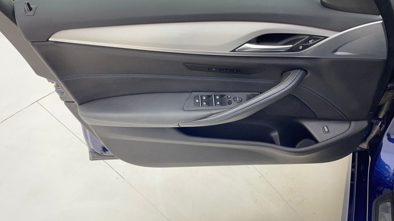 بي أم دبليو 520i M SPORT 2 | بدون دفعة مقدمة | اختبار القيادة في المنزل