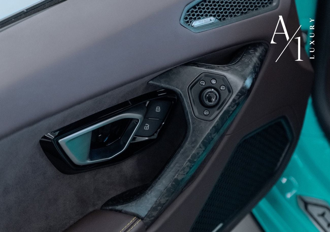 Lamborghini Huracan EVO Coupe RWD 2022 Lamborghini Huracan EVO V10, Excellent Condition, Fully Loaded, Forged Carbon Int