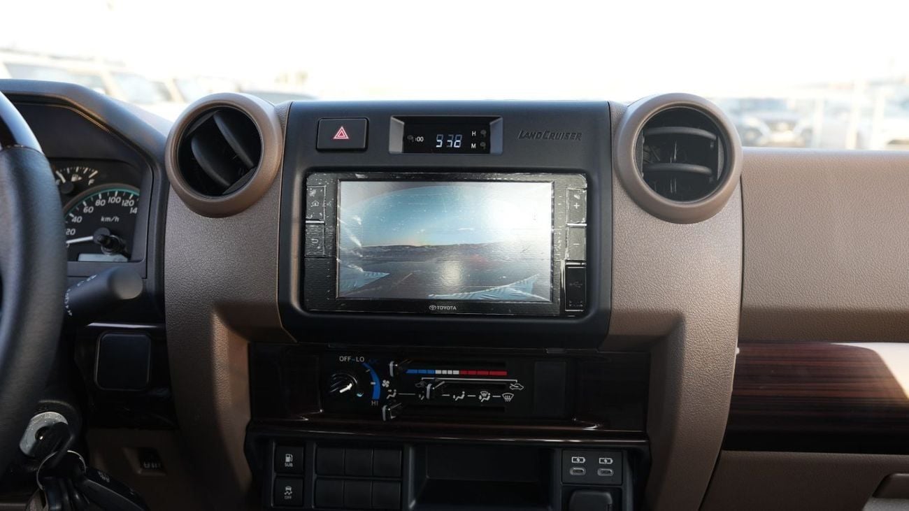 تويوتا لاند كروزر بيك آب Std 4.0L Double Cab Utility 4WD