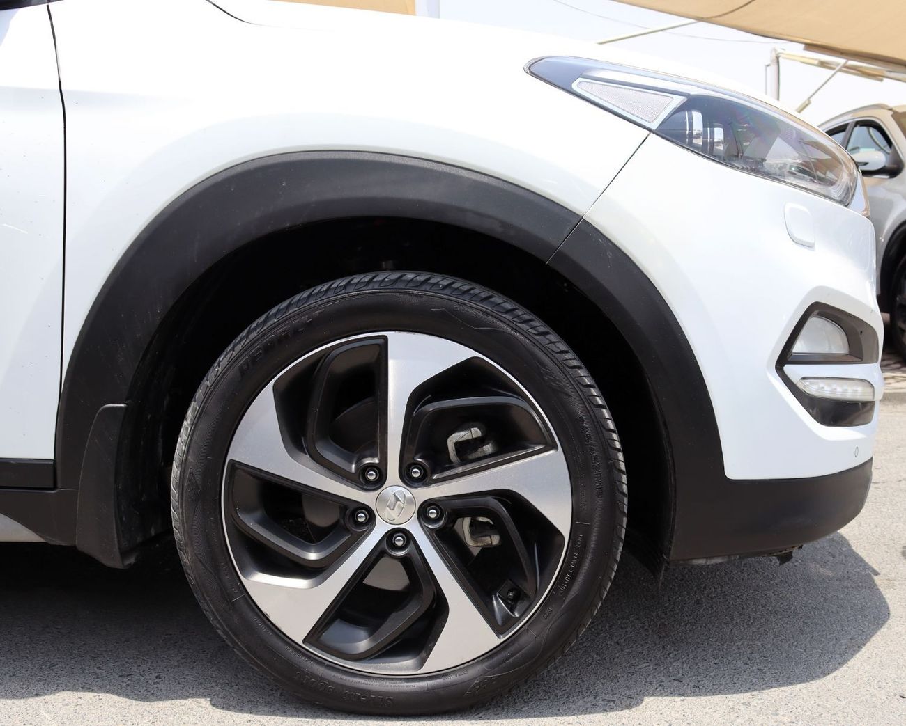 Hyundai Tucson GLS Plus ACCIDENTS FREE - GCC- GTLINE - FULL OPTION - ORIGINAL PAINT - PERFECT CONDITION INSIDE OUT