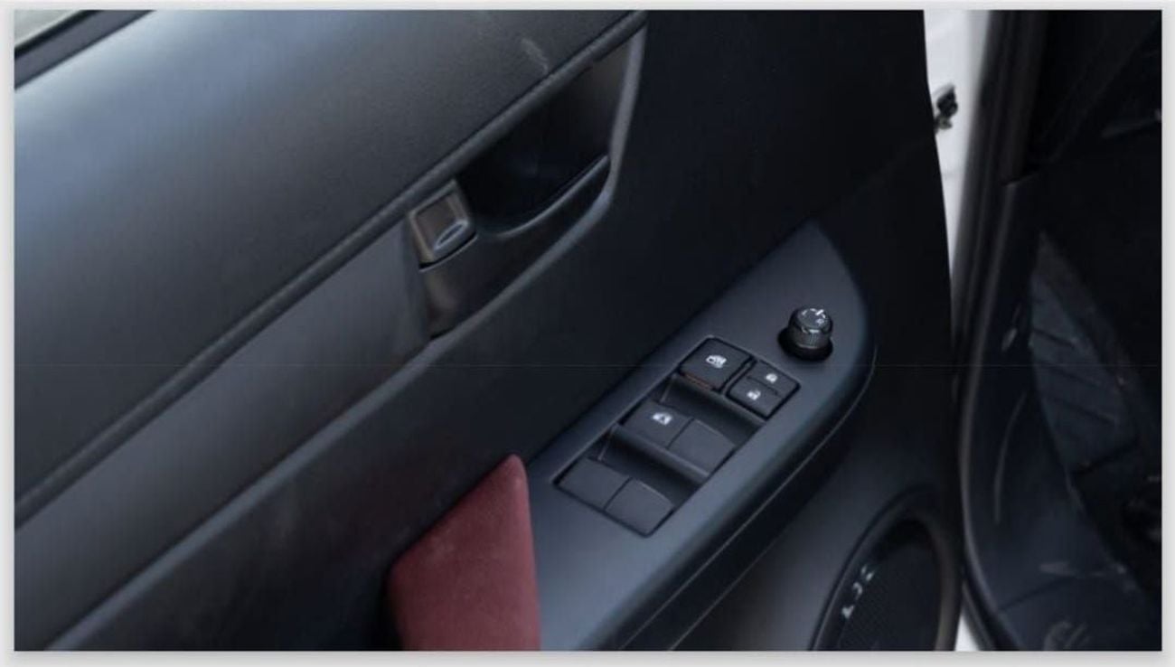 تويوتا هيلوكس HILUX 2.7 DC A/T 4X2, 2025 WHITE INSIDE MAROON