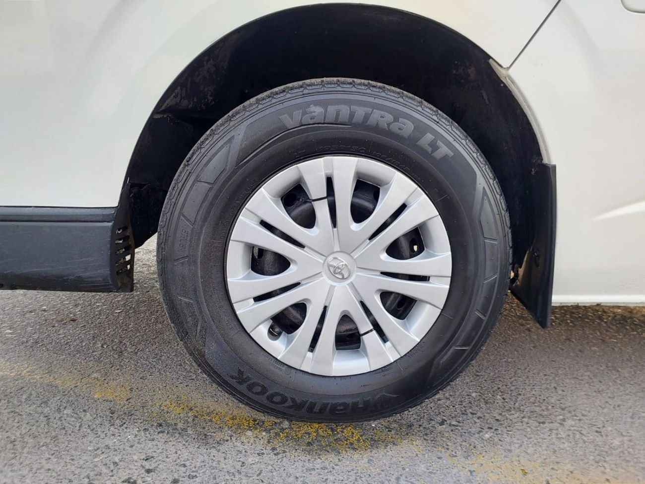 Toyota Hiace TOYOTA HIACE COMMUTER VAN RHD 2005 MODEL 2.5 L DIESEL MANUAL(PM07223)