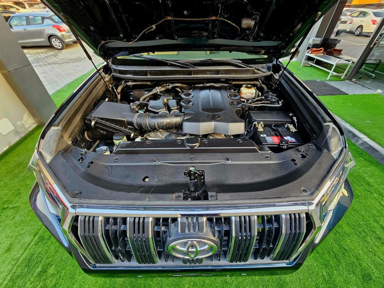 Toyota Prado GXR/ SUNROOF LEATHER/ V6 4.0L 4WD/ LOW MILEAGE/ SINGLE OWNER