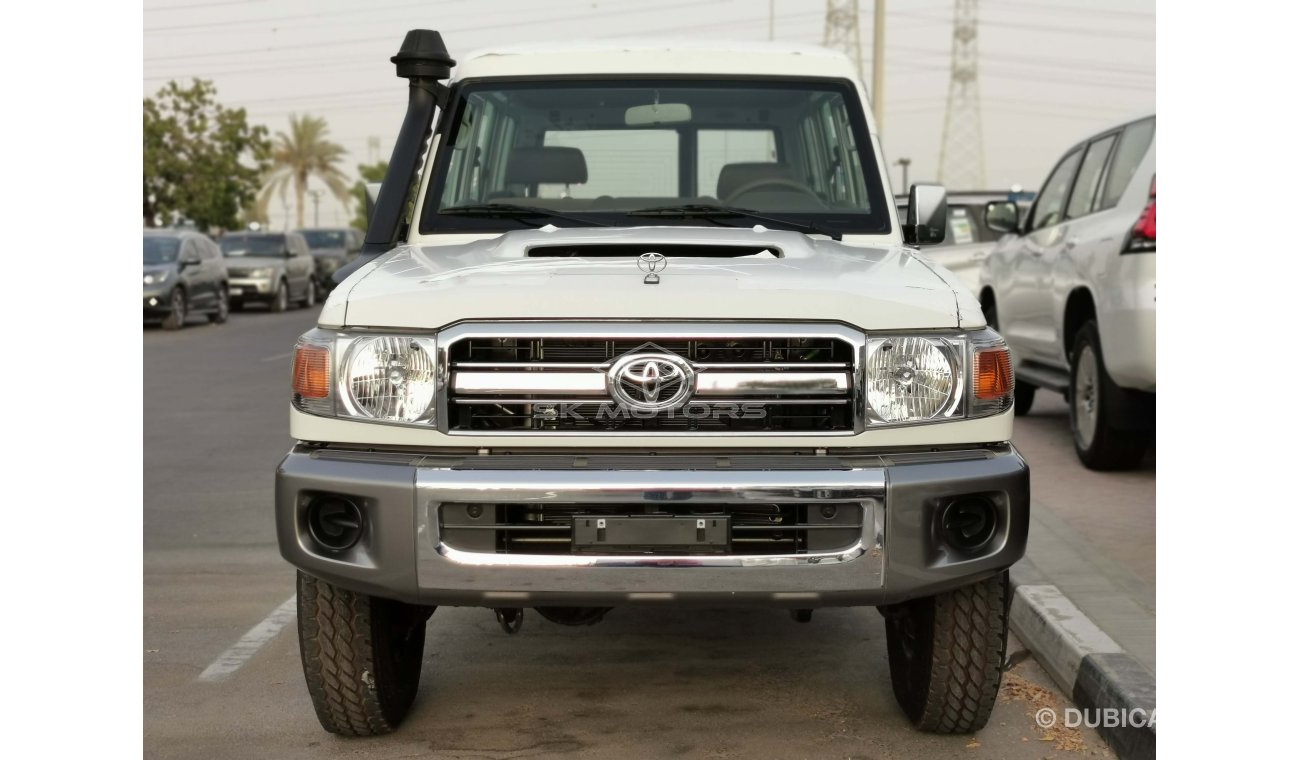 تويوتا لاند كروزر هارد توب 4.5L, Diesel, Xenon Headlights, Manual Front A/C, Manual Windows, Fabric Seats (CODE # LX7802)