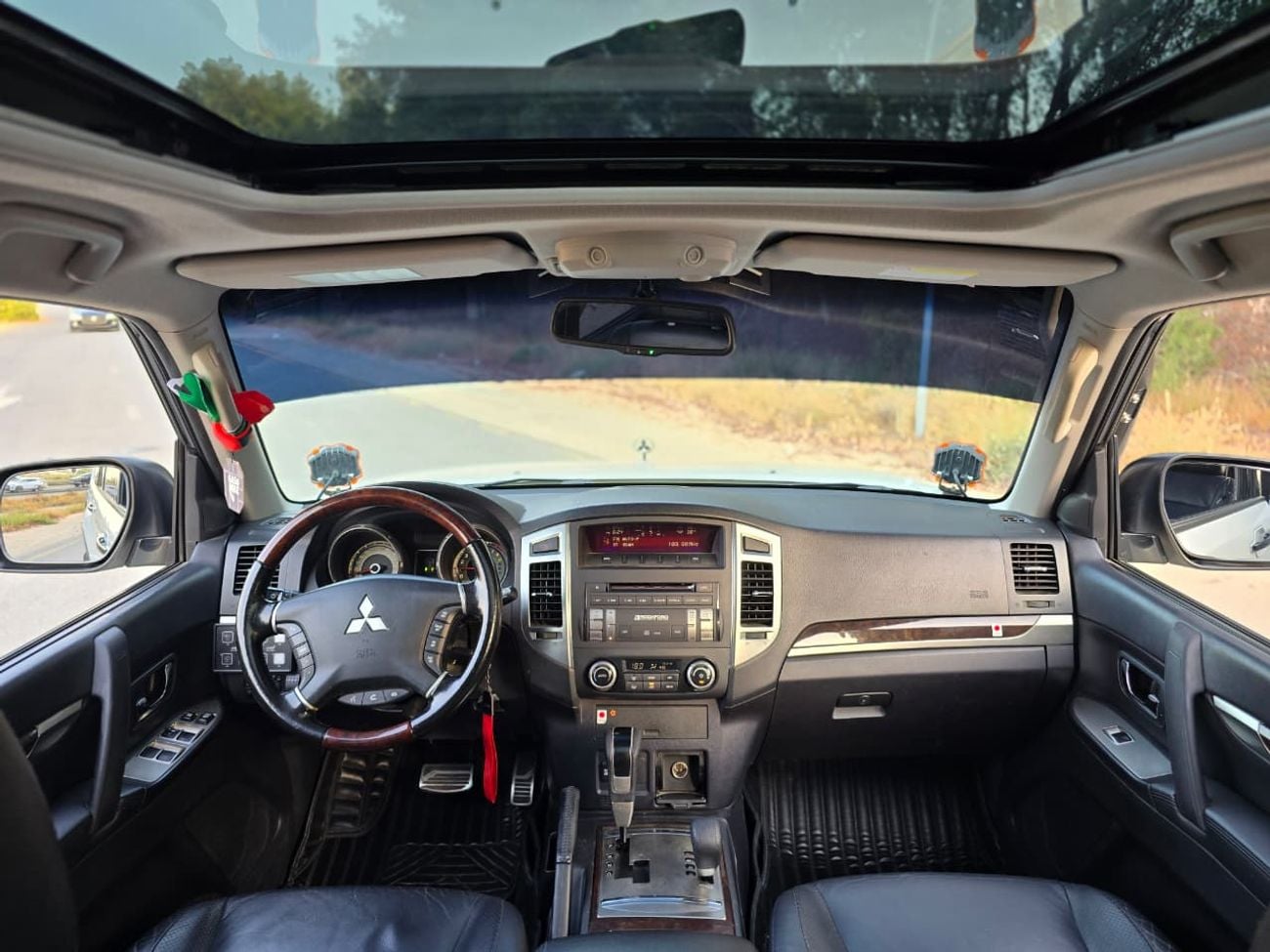 Mitsubishi Pajero GLS HIGHLINE Mitsubishi Pajero 2011 GLS 3.8L | GCC Specs | Excellent Condition | Orginal paint | Acc