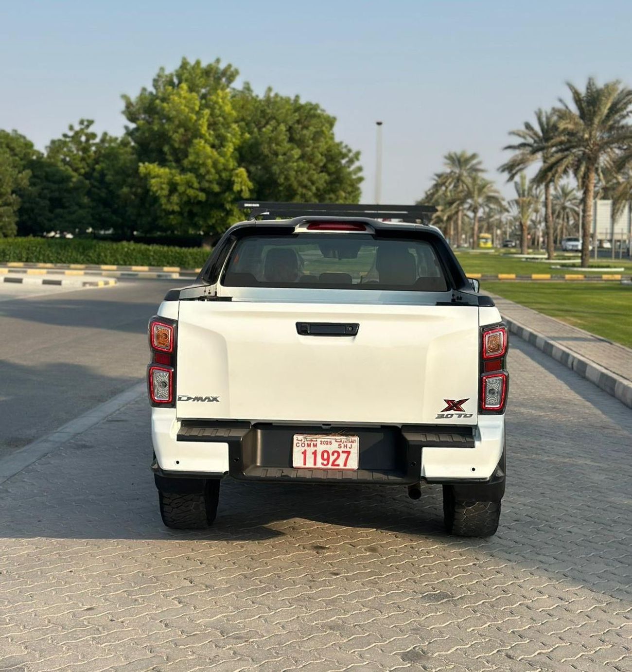 إيسوزو D ماكس diesel 3.0 liter ,right hand drive auto transmission only for export available