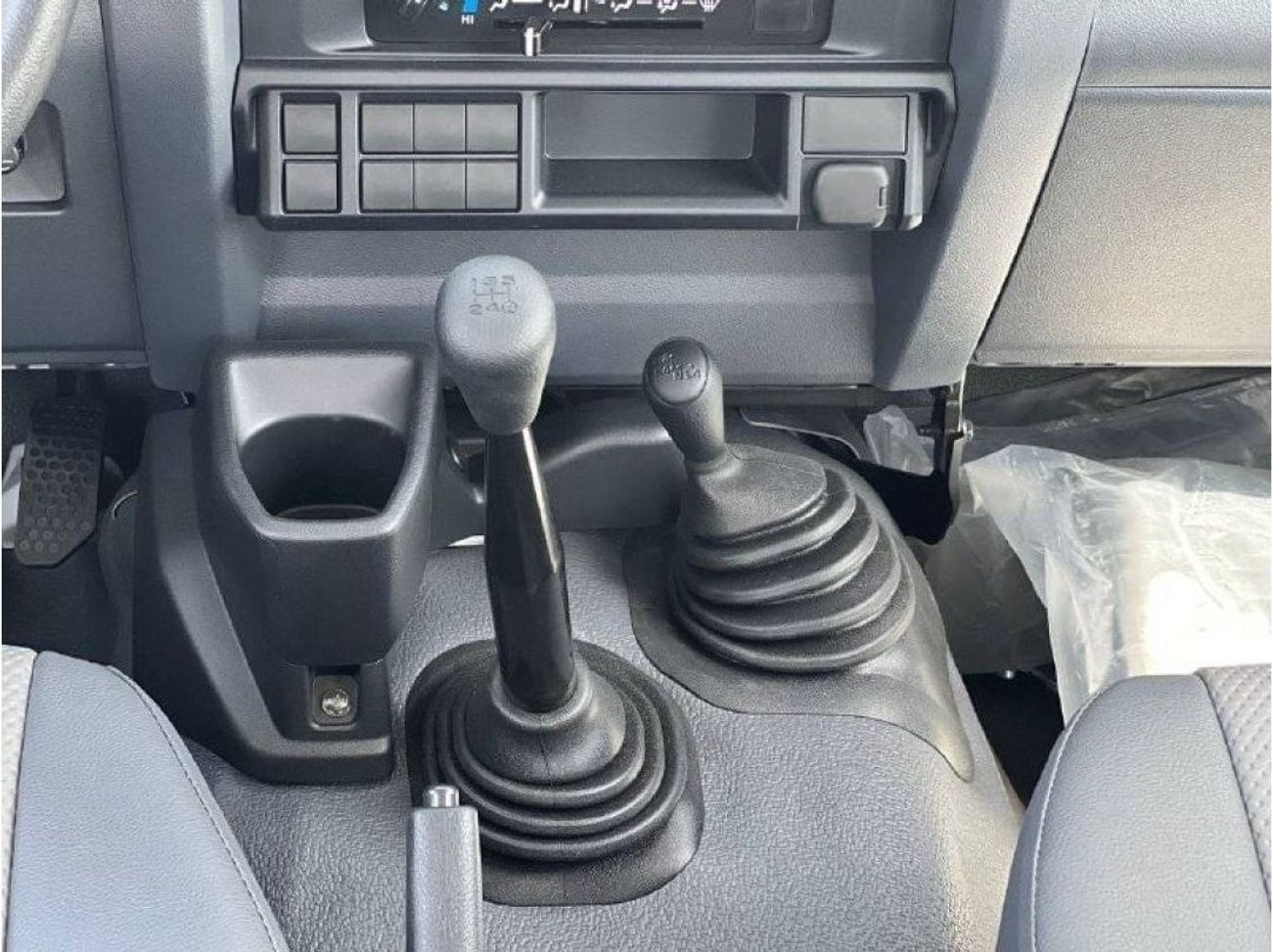 Toyota Land Cruiser Pick Up LC79 4.2L V6 DSL M/T // 2024 // STANDER OPTION WITH POWER WINDOWS // SPECIAL OFFER // BY FORMULA AUT