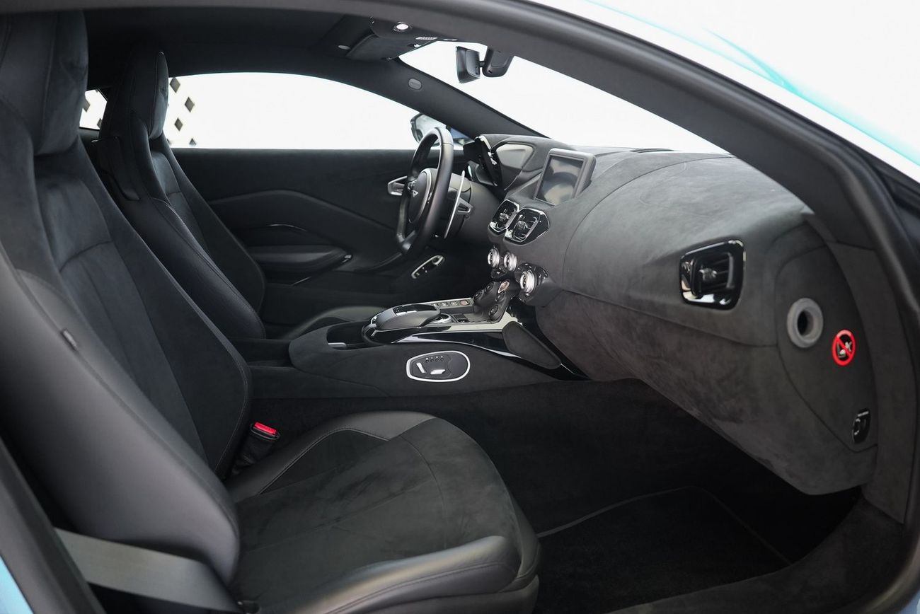 أستون مارتن فانتيج Std 4.0L