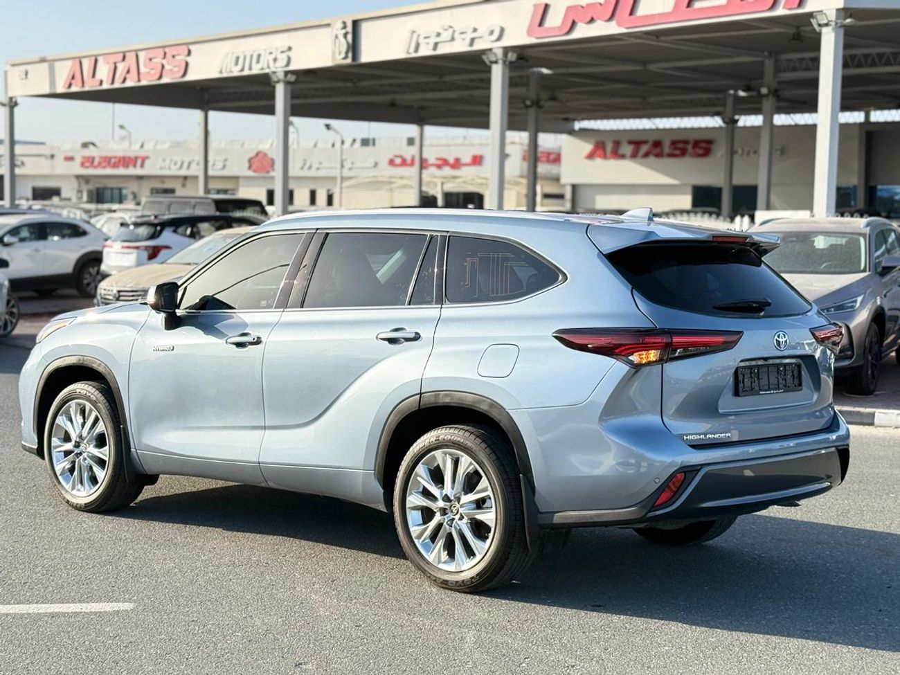 تويوتا هايلاندر Hybrid Platinum 2.5L // panoramic, 360 Camera // head up display full option 2024