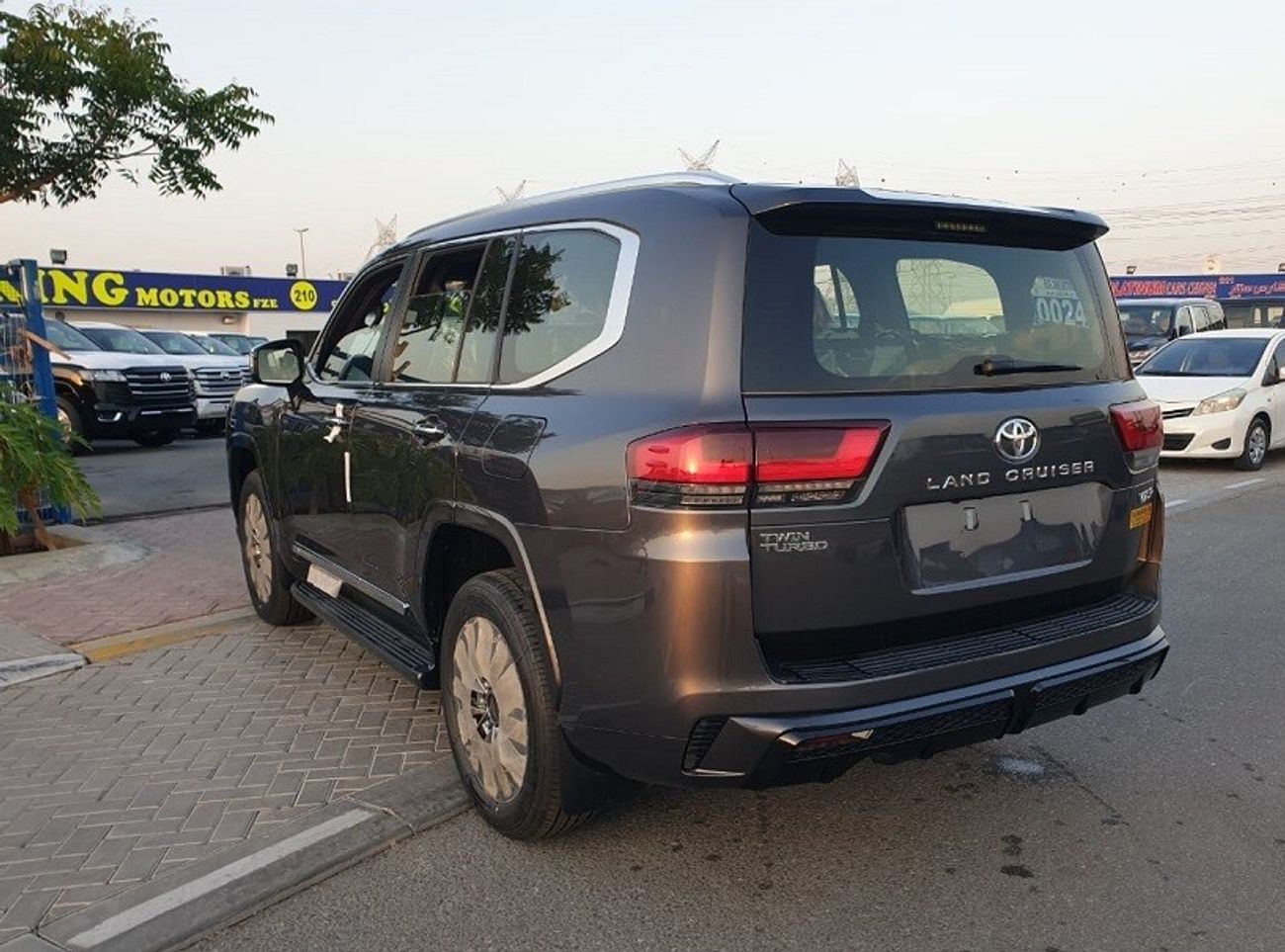 Toyota Land Cruiser 3.3L TWIN TURBO VXR (DIESEL)
