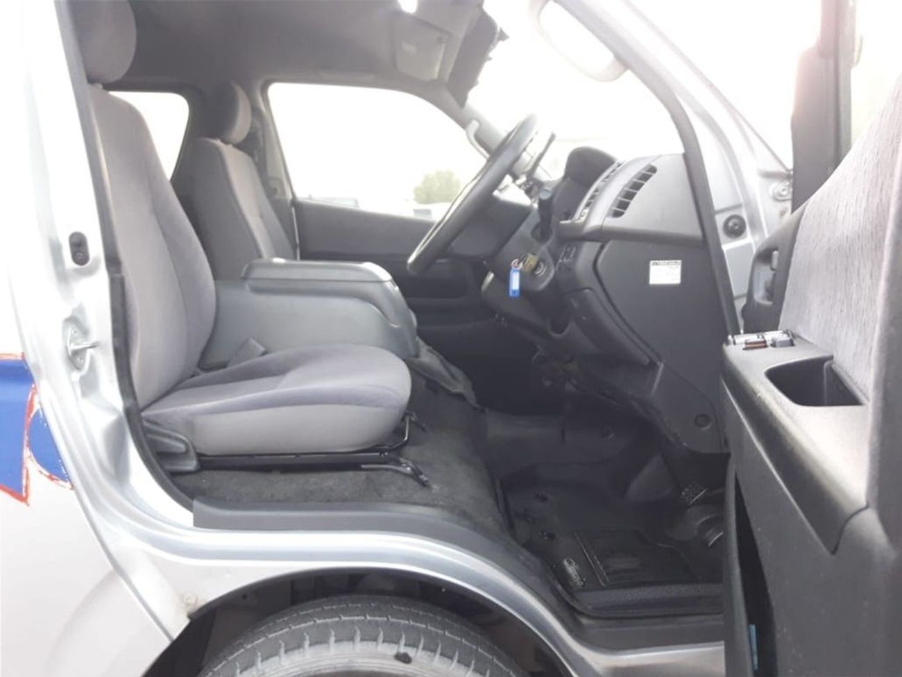 تويوتا هاياس TOYOTA HIACE VAN RIGHT HAND DRIVE (PM1631)