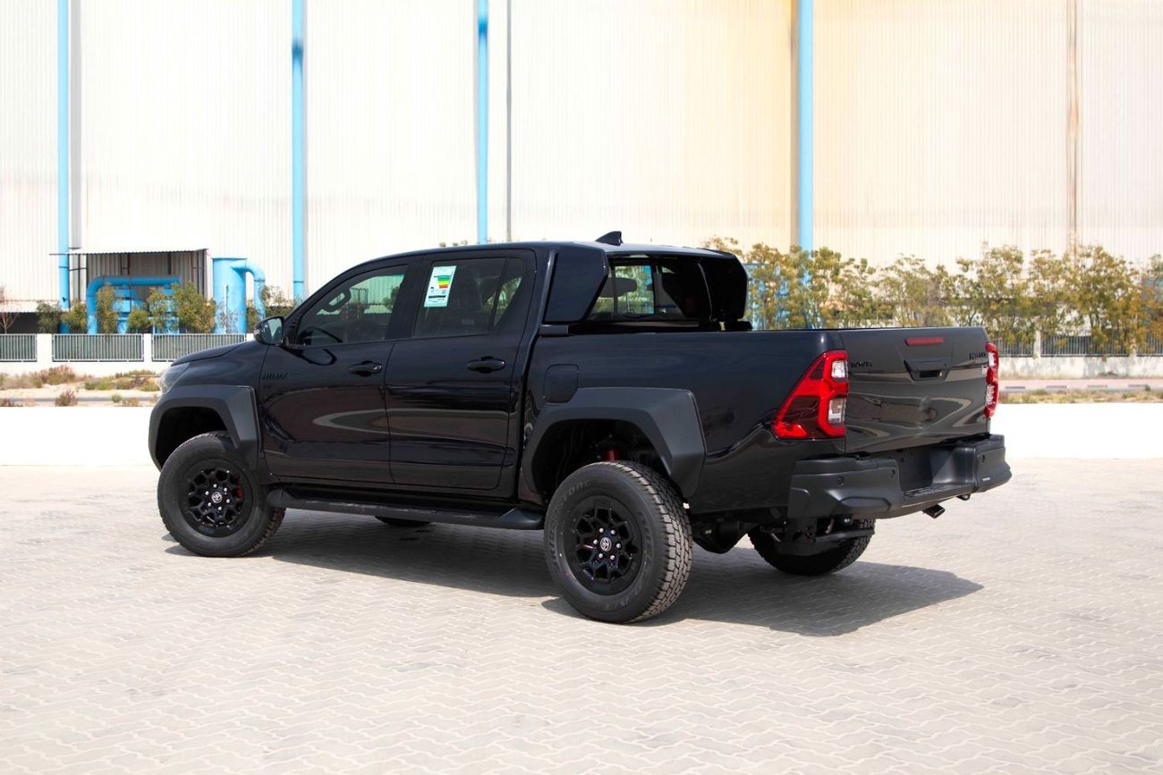تويوتا هيلوكس تويوتا هايلكس 4.0 GR-Sport 2023 - أسود اتيتيود من الداخل أسود